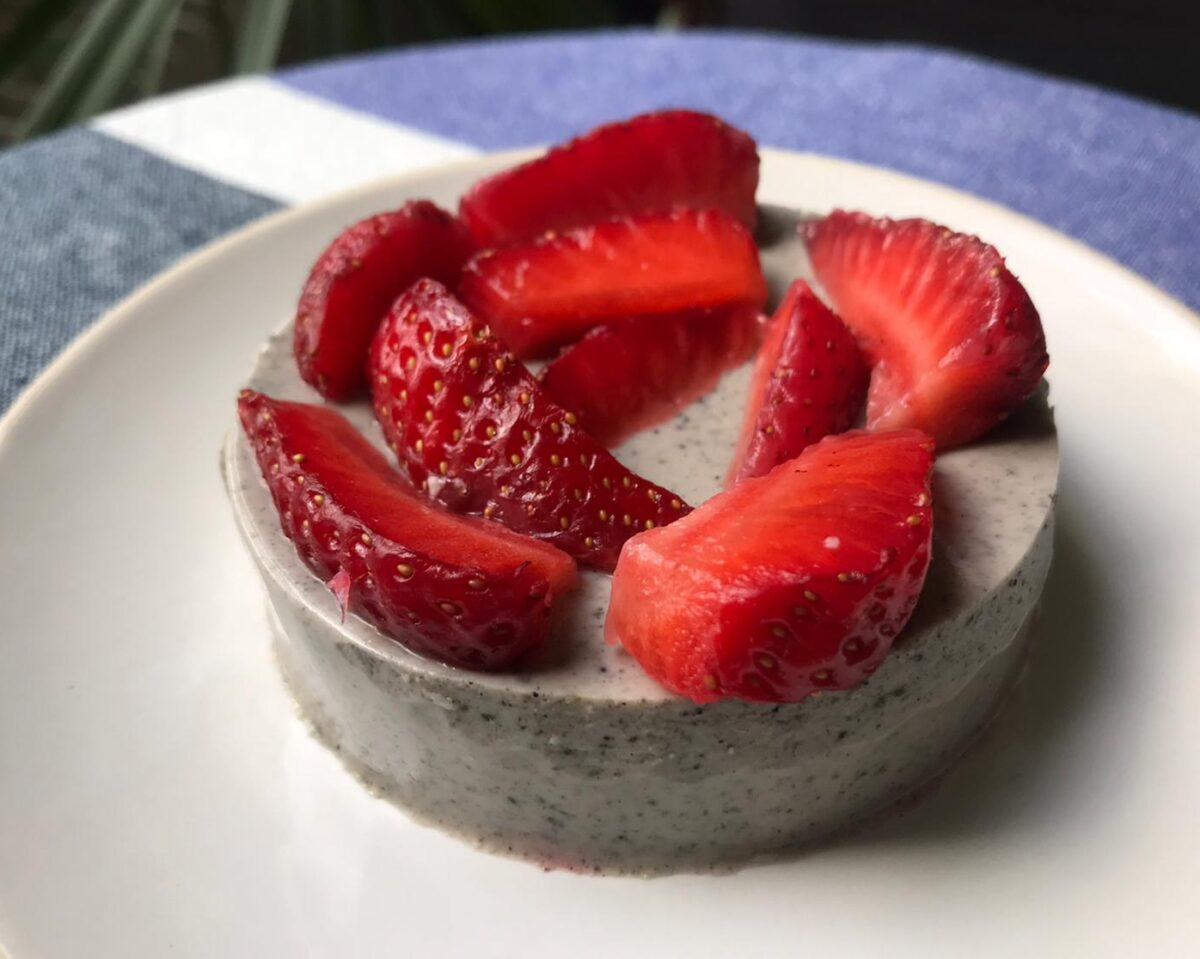 Black sesame panna cotta with red fruits - Marie’s Daily Cooking